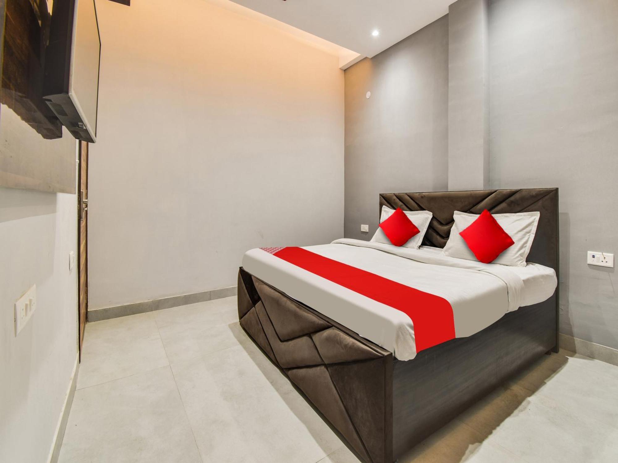 Hotel O Iris Lite