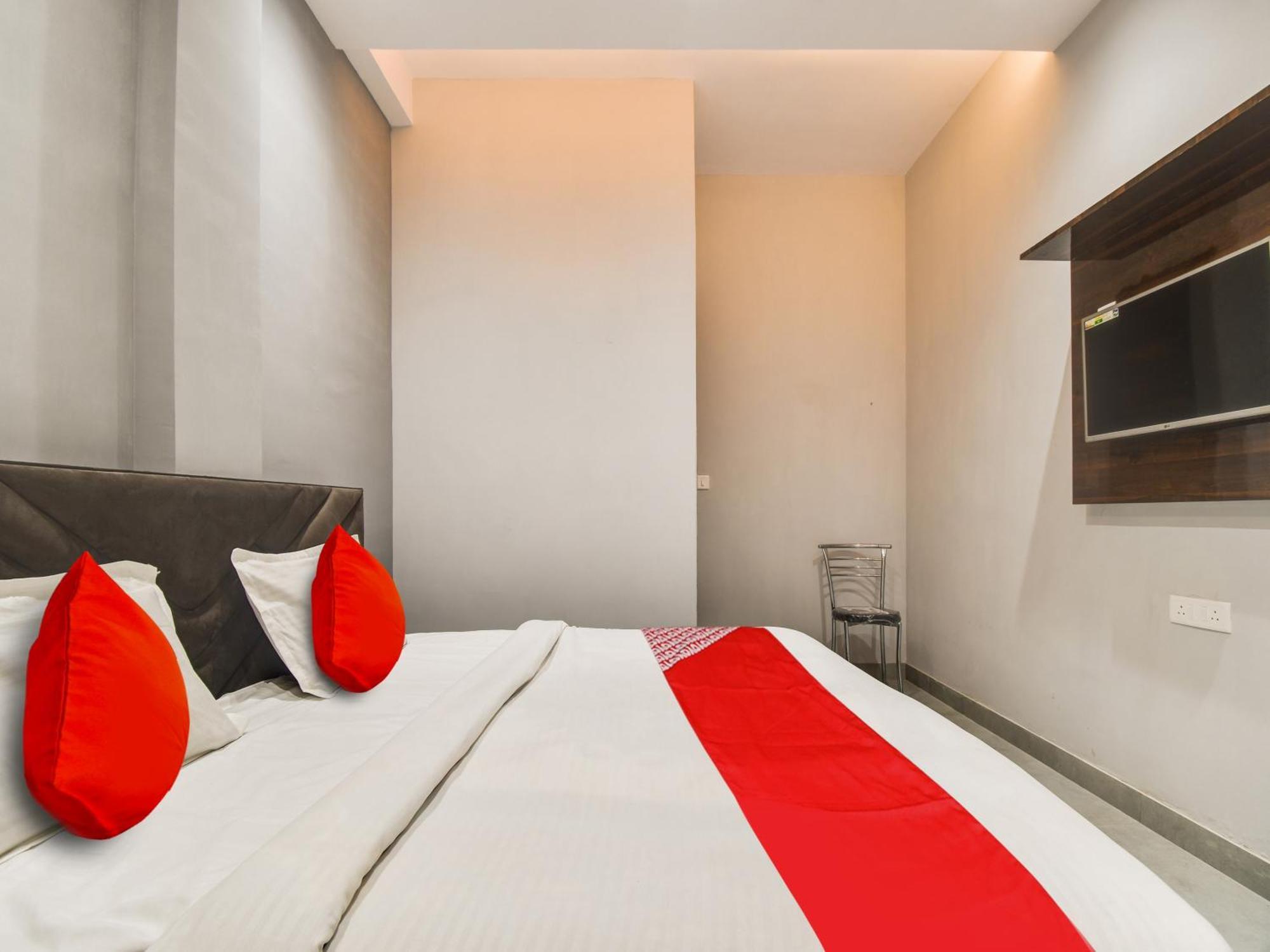 Hotel O Iris Lite 4*