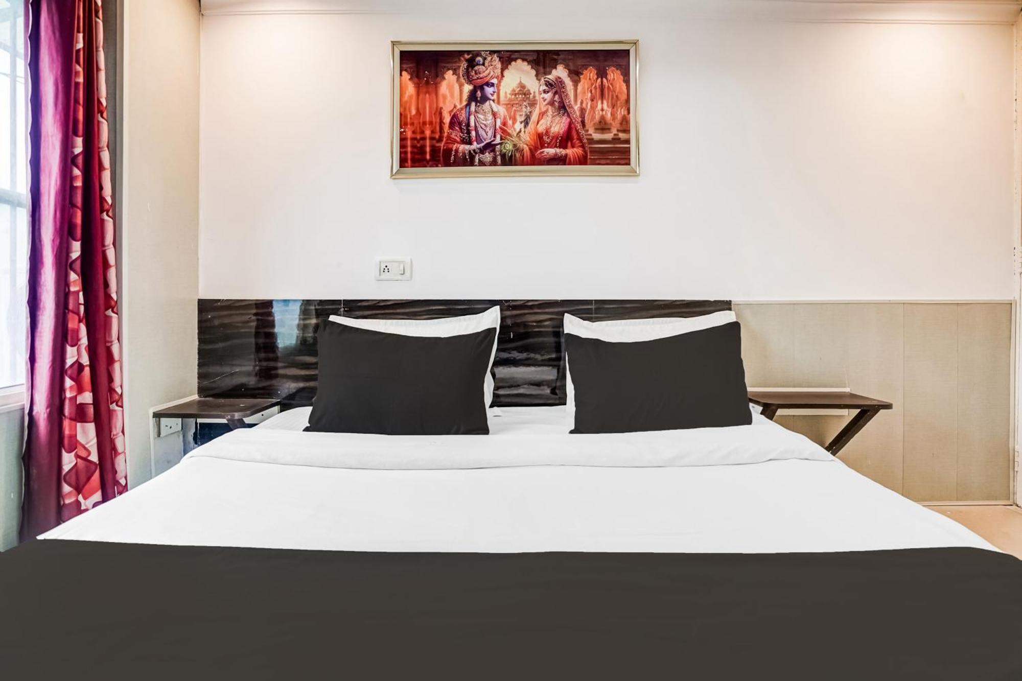 Hotel O Saffron-blu New Delhi