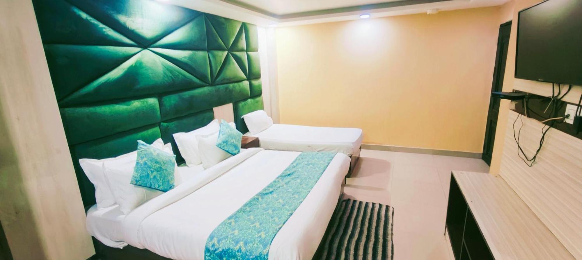 Royal Caves Plaza Near Igi Airport Delhi Hotel 4*