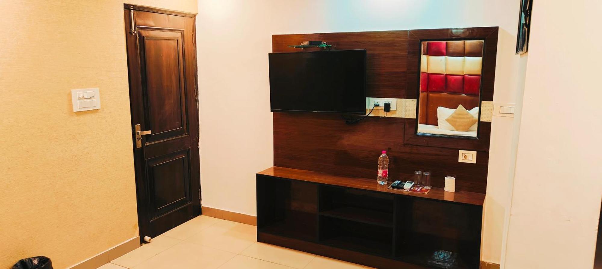 Royal Caves Plaza Near Igi Airport Delhi