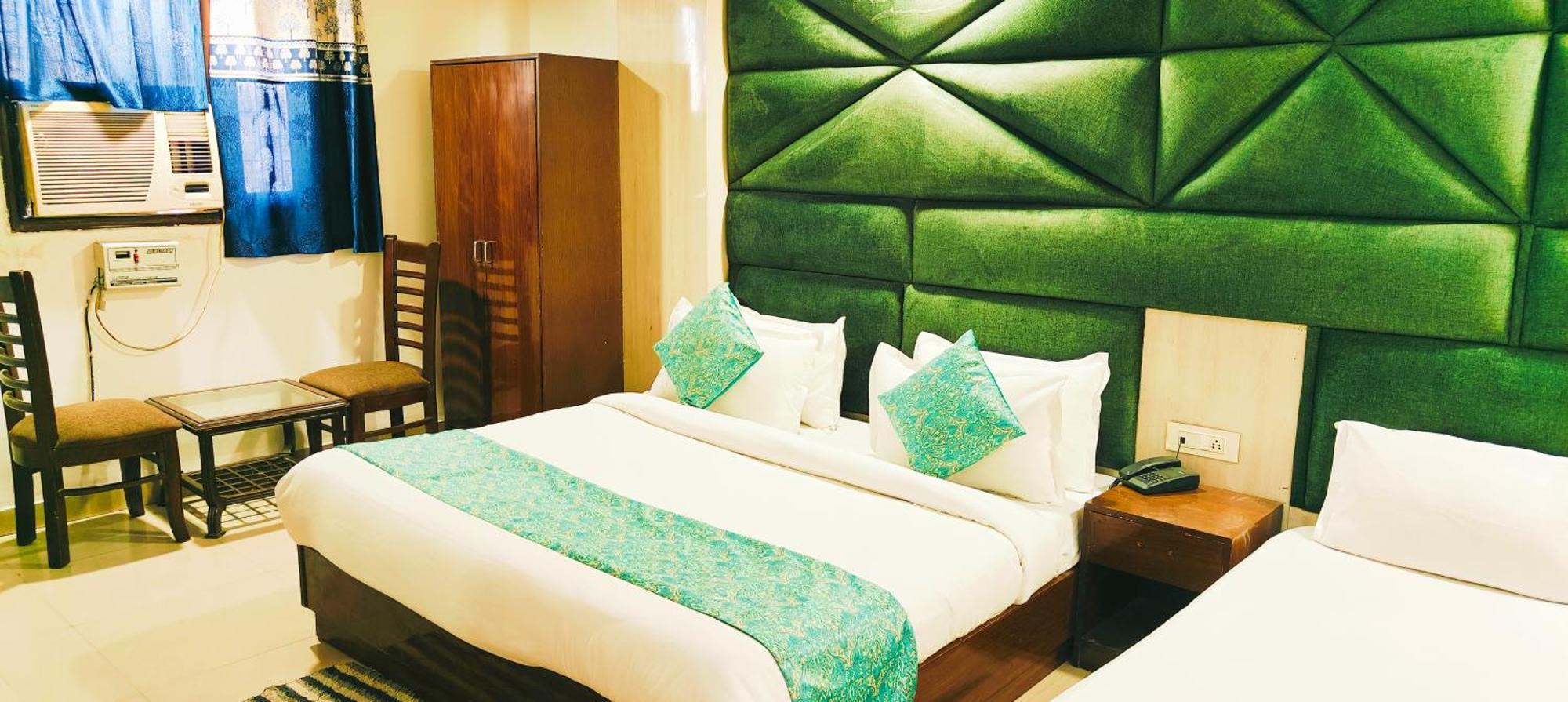 Hotel Royal Caves Plaza Near Igi Airport Delhi 4*