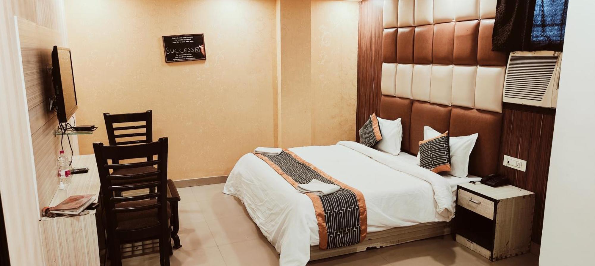 Royal Caves Plaza Near Igi Airport Delhi Hotel