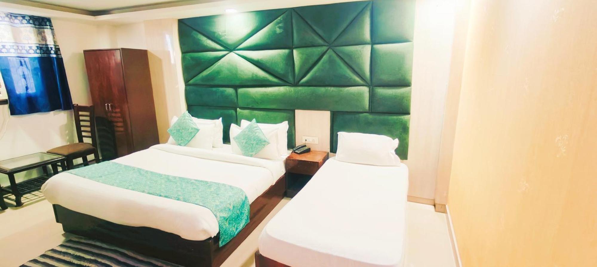 Royal Caves Plaza Near Igi Airport Delhi Hotel 4*