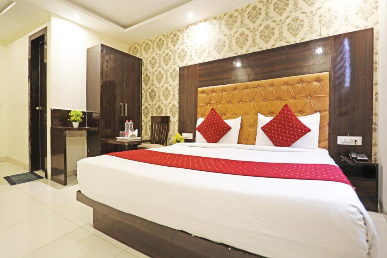 Vijaydeep Place Near Delhi Airport Hotel 3*