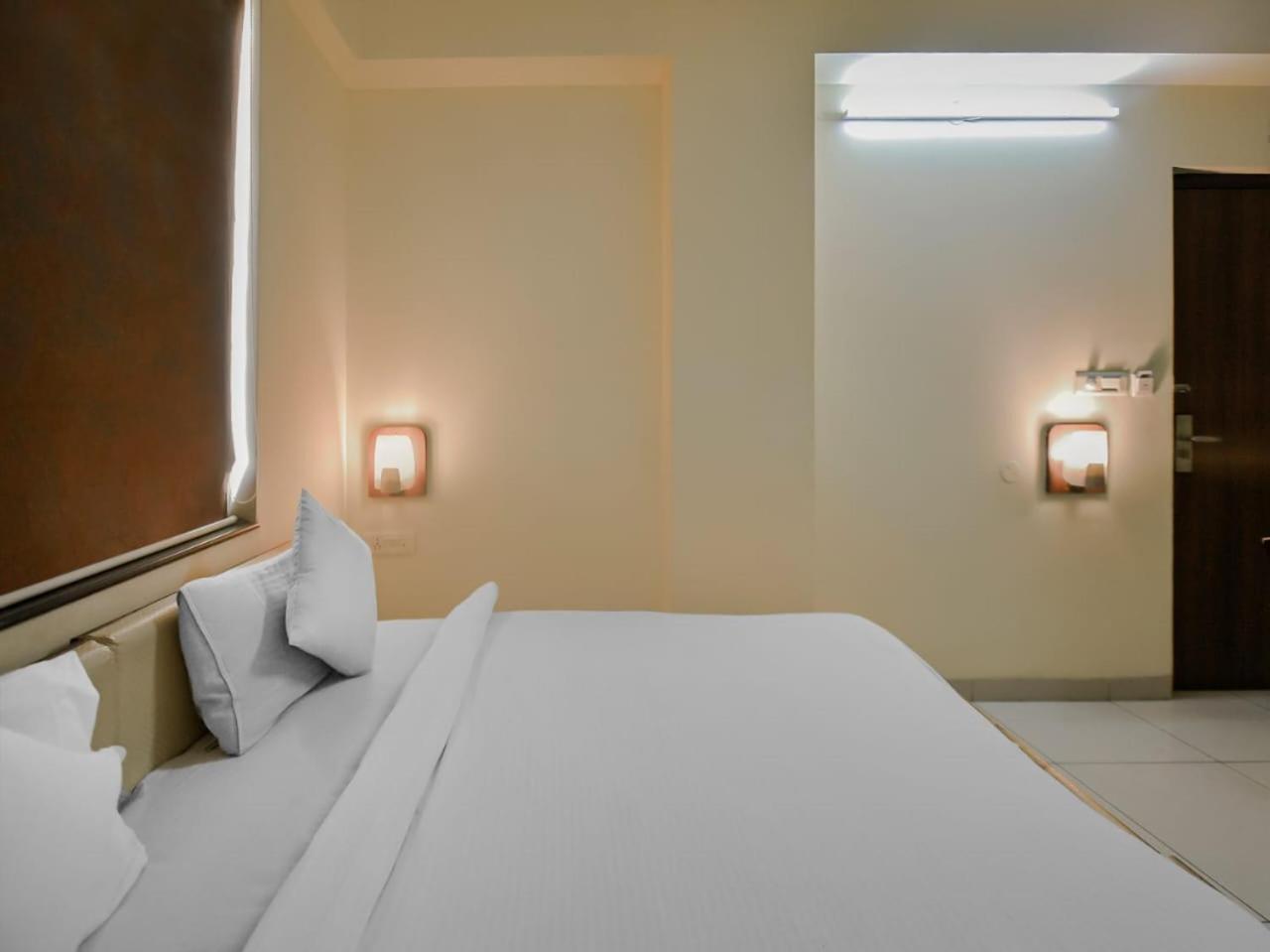 Hotel Vijaydeep Place Near Delhi Airport 3*