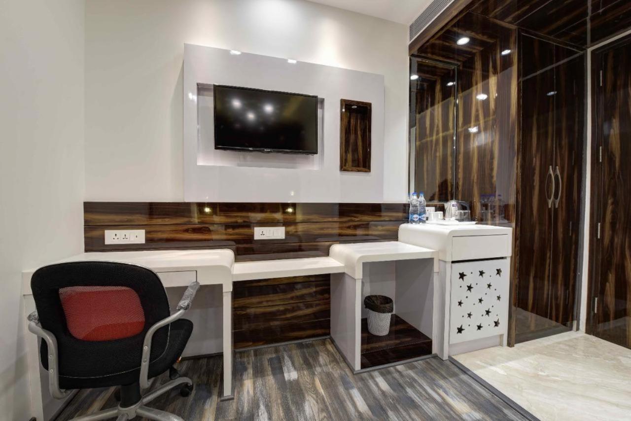 Nova Near Delhi Airport Hotel 4*
