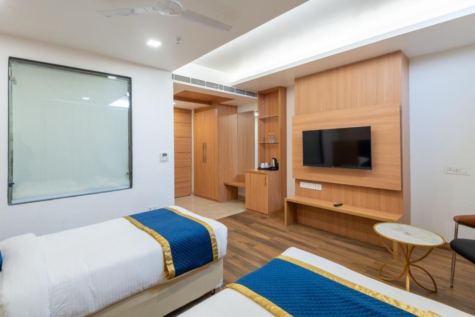 The Sandalwood By Mavenco Hospitality I Near Delhi Airport Nova Deli