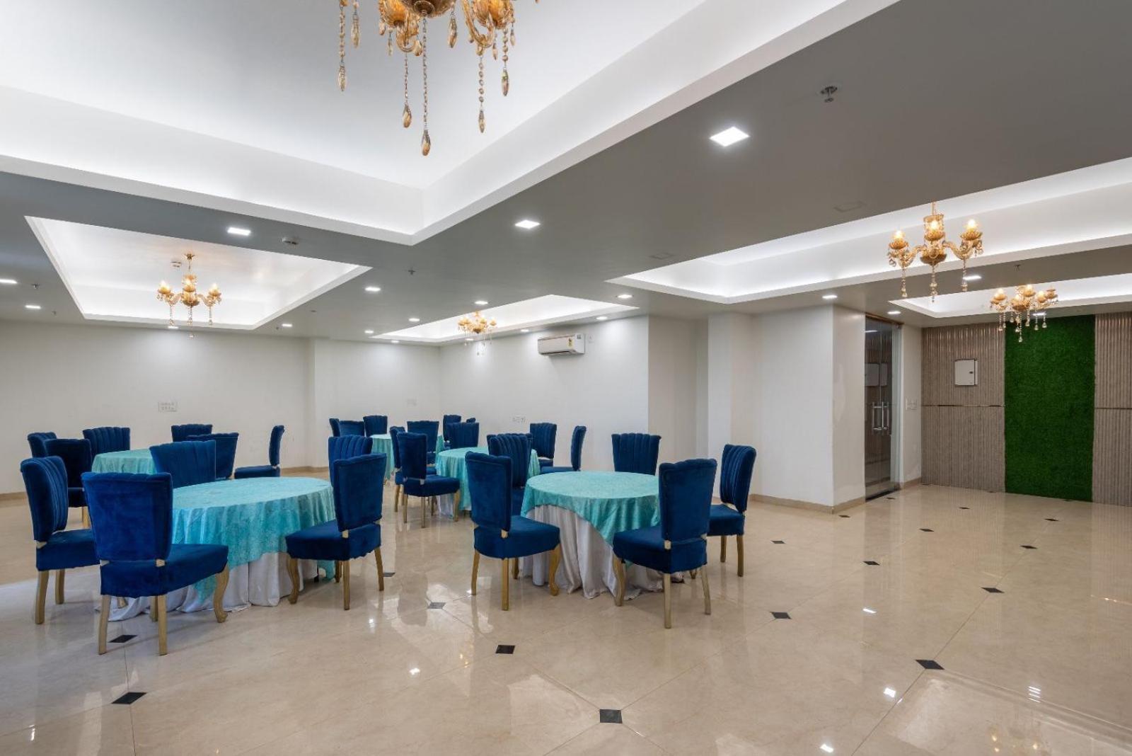 The Sandalwood By Mavenco Hospitality I Near Delhi Airport 4* Nova Deli