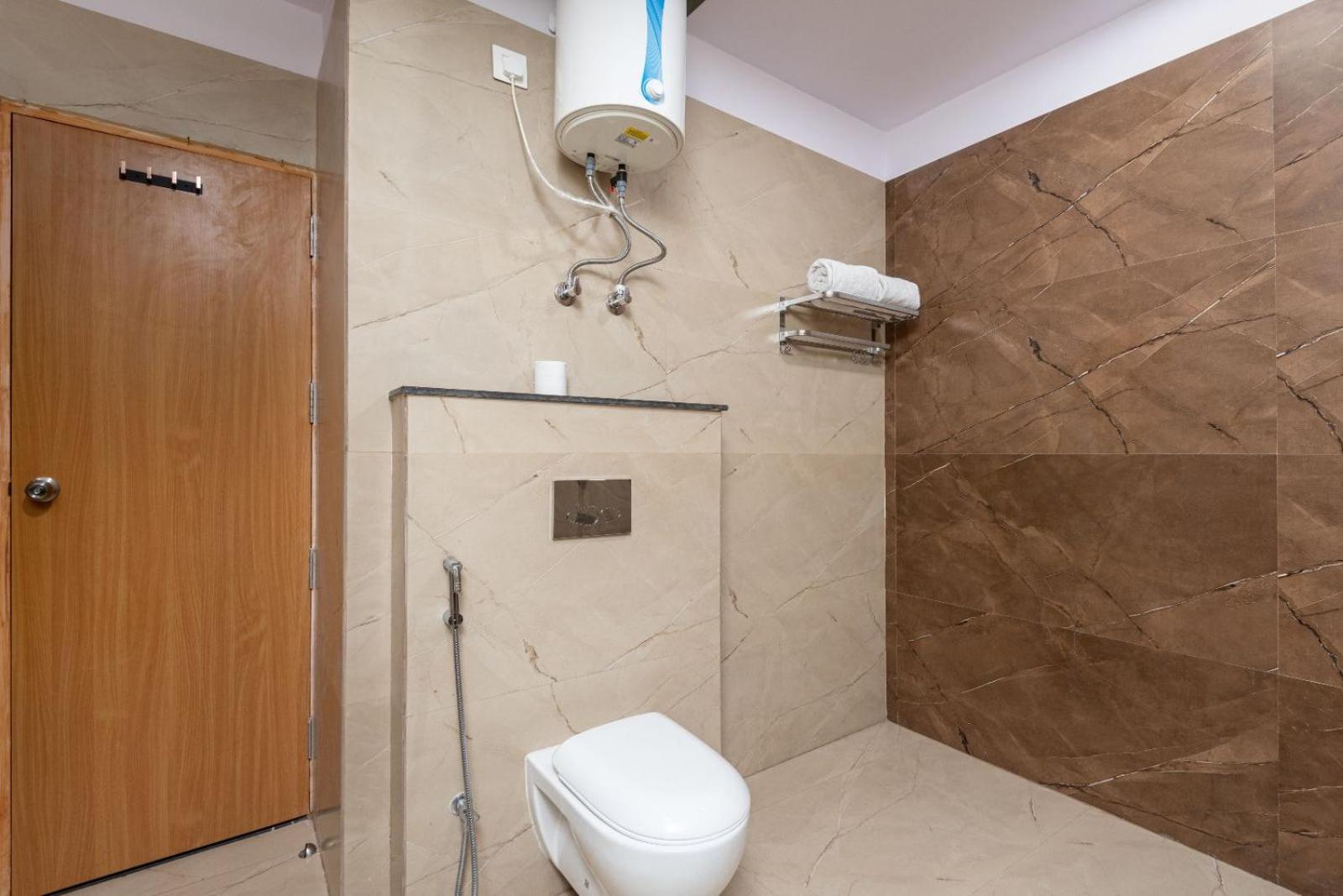 Hotel The Sandalwood By Mavenco Hospitality I Near Delhi Airport 4*