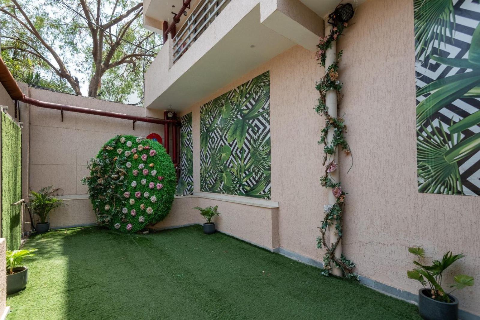 The Sandalwood By Mavenco Hospitality I Near Delhi Airport Nova Deli