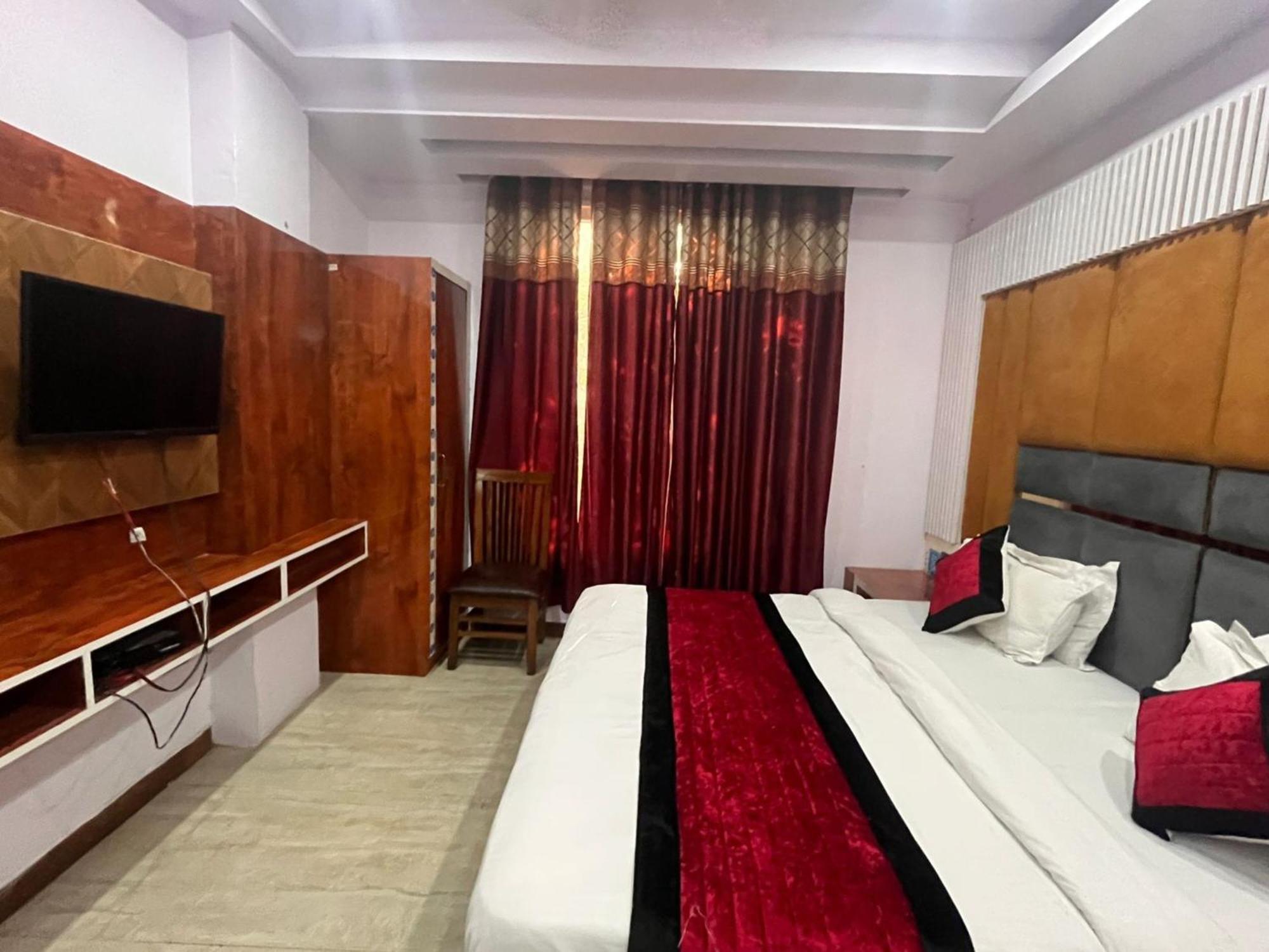 Ambience -5 Mints Walk From Railway Station New Delhi