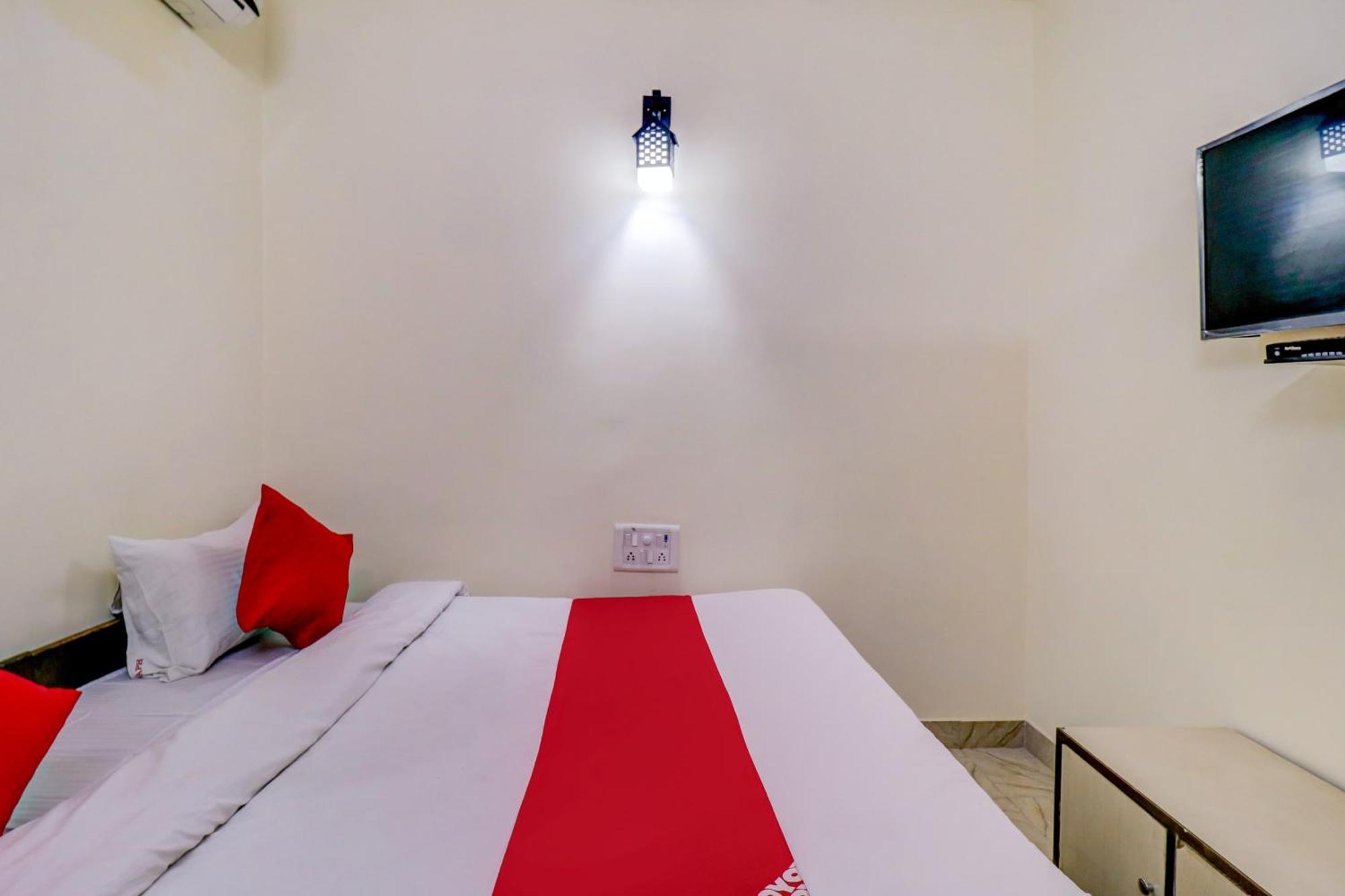 Hotel O Rs Near Pitampura Metro Delhi (National Capital Territory of India)