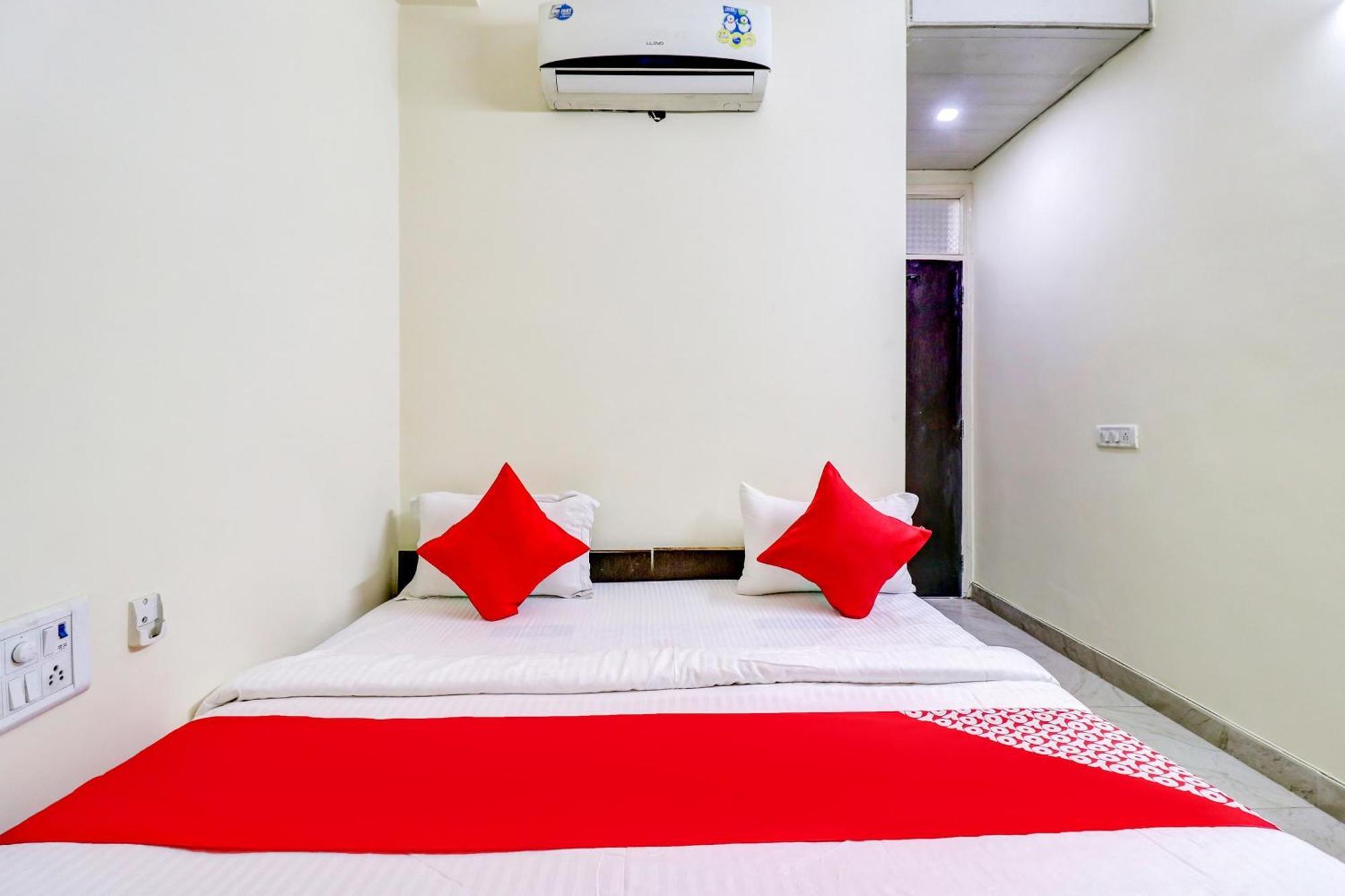 O Rs Near Pitampura Metro Delhi (National Capital Territory of India)