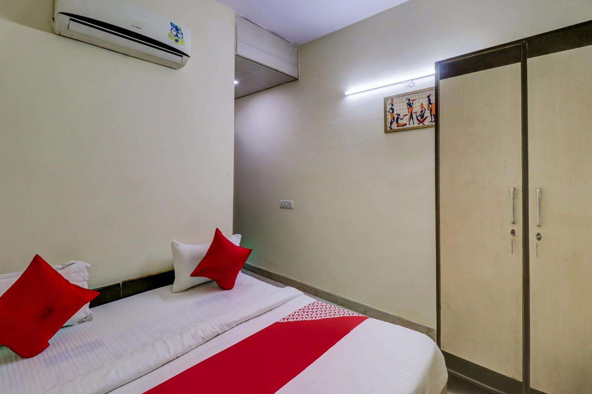 Hotel O Rs Near Pitampura Metro Delhi (National Capital Territory of India)