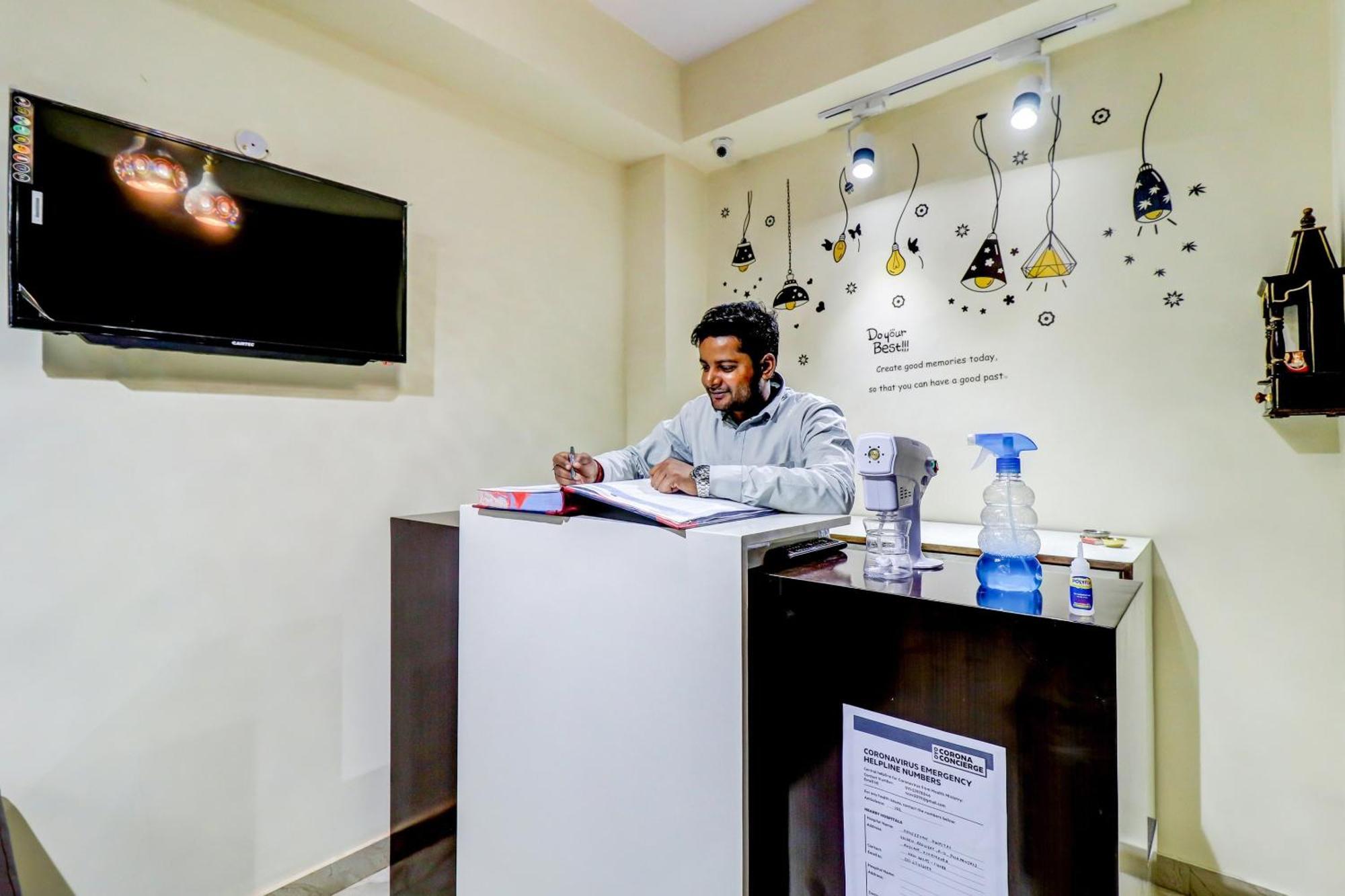 O Rs Near Pitampura Metro 3* Delhi (National Capital Territory of India)