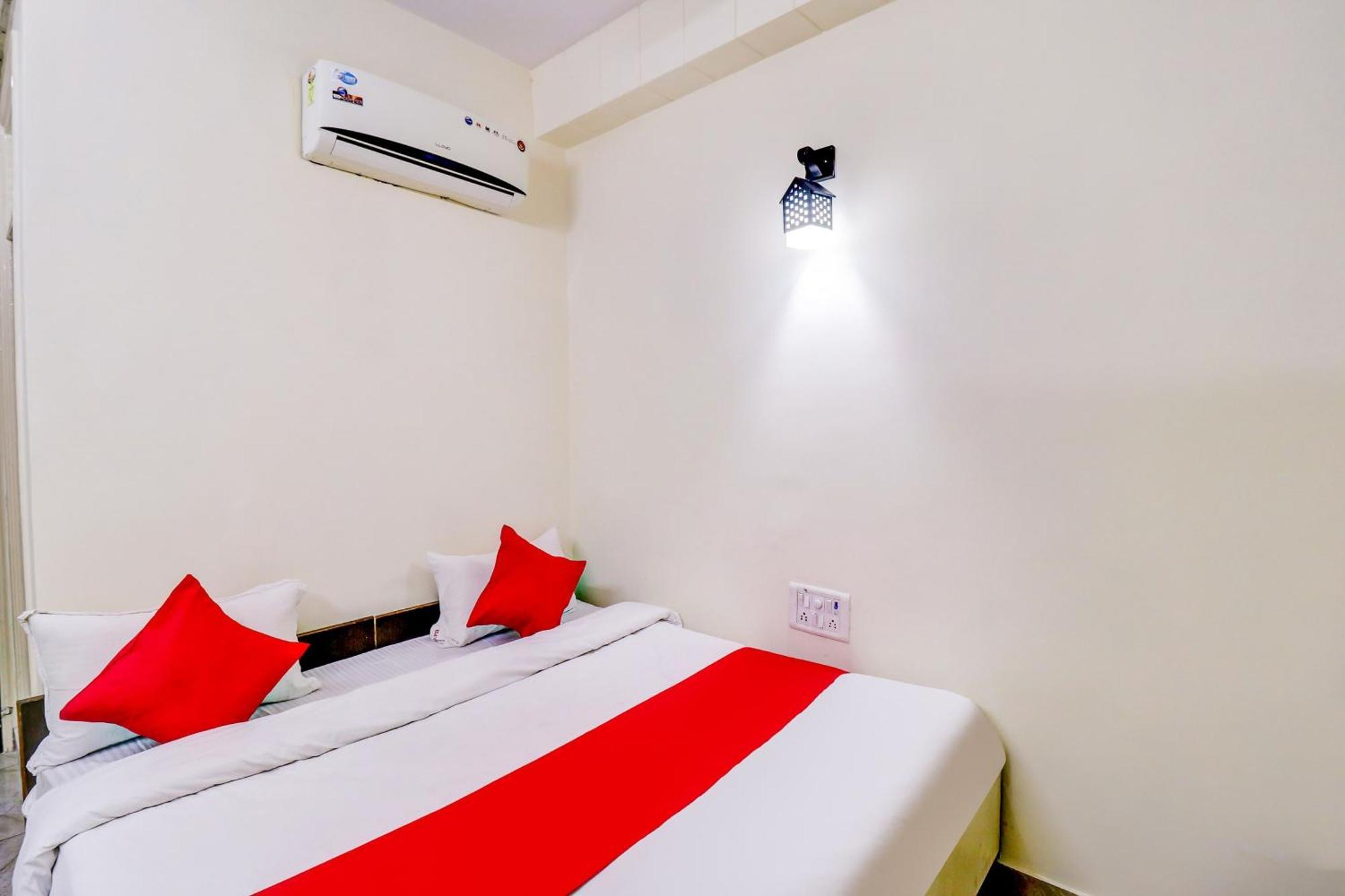 O Rs Near Pitampura Metro Hotel Delhi (National Capital Territory of India)