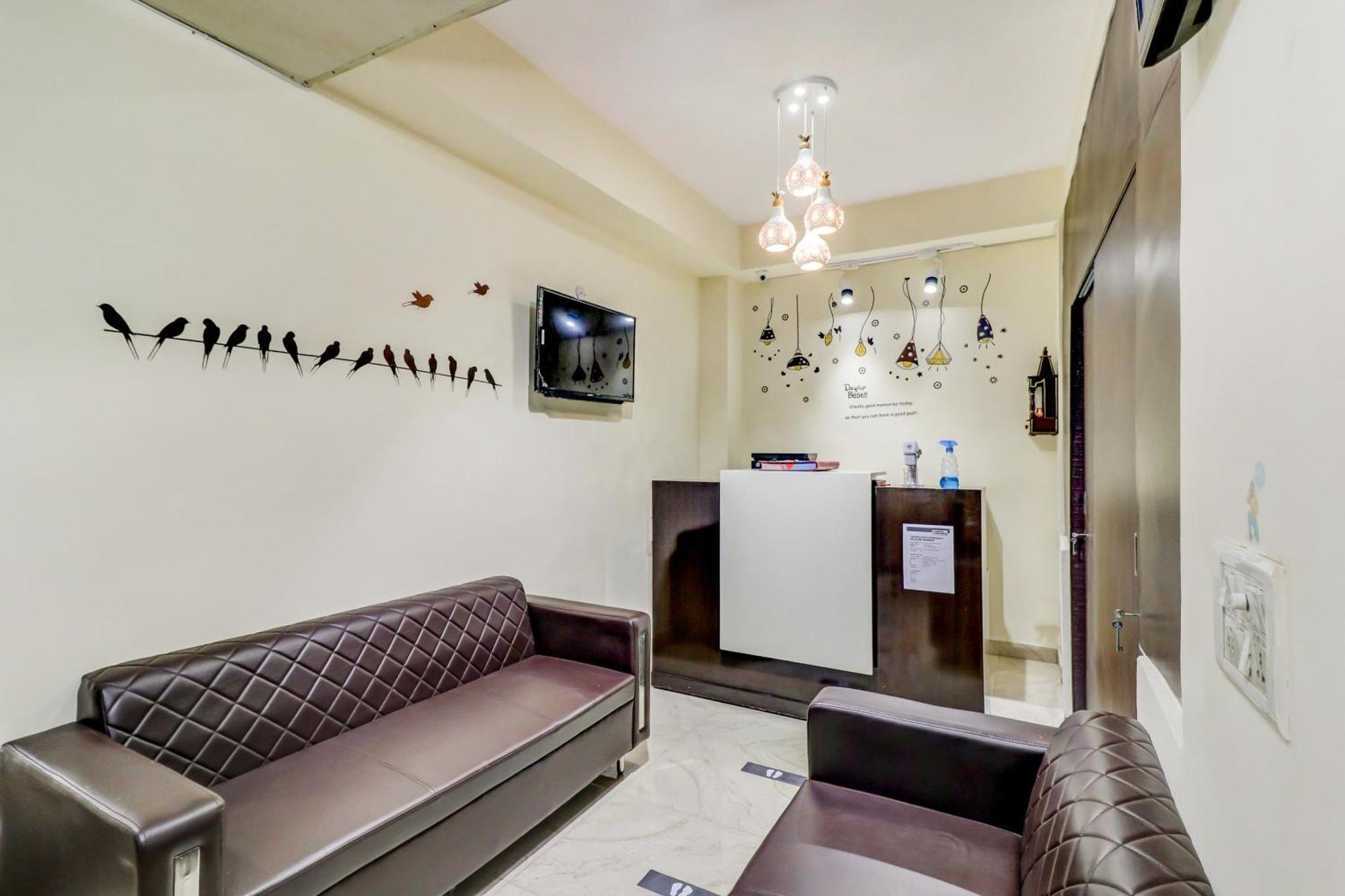 Hotel O Rs Near Pitampura Metro Delhi (National Capital Territory of India)