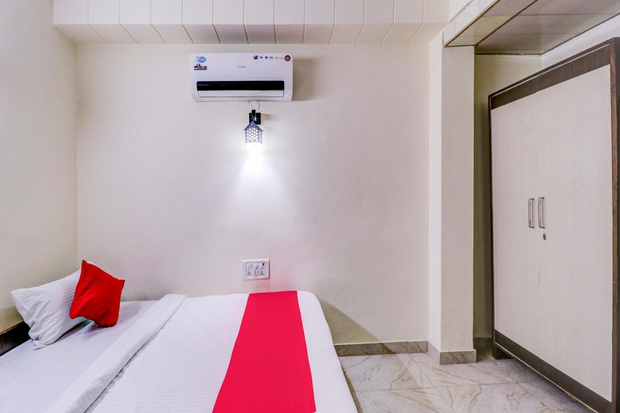 O Rs Near Pitampura Metro 3*