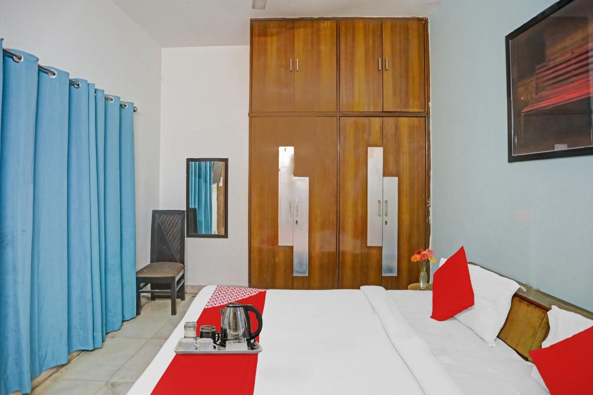 O Premium Near Dlf Avenue Saket 3* New Delhi