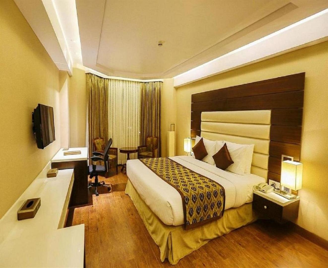 Hotel Tu Casa Delhi Airport 4*