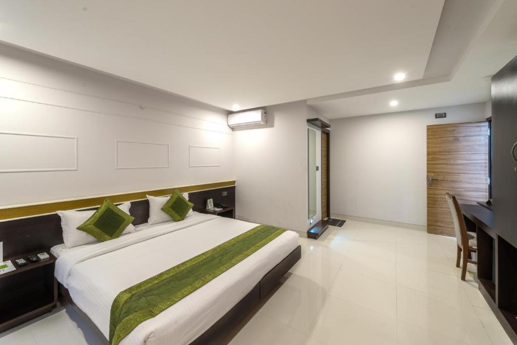 Hotel Airport Vijay Palace Near Aerocity Delhi Airport 4*