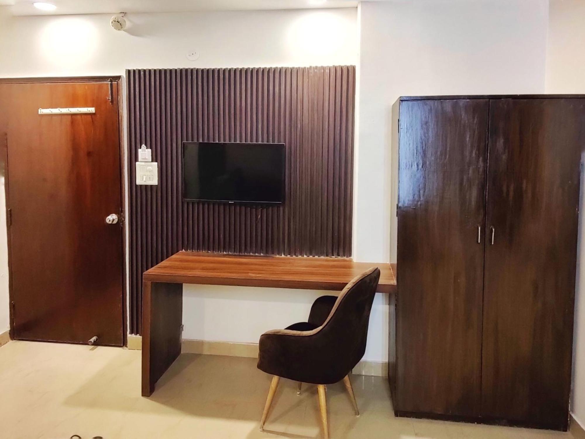 Aditya Delhi Airport Hotel 3*