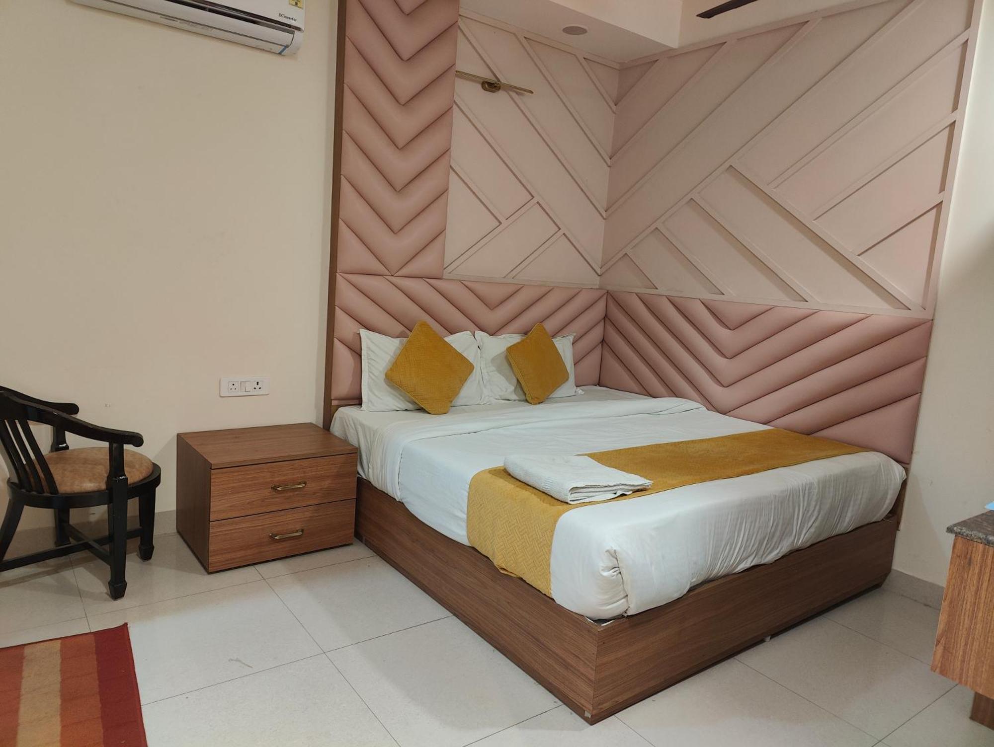 Hotel Nova Near Delhi Airport Nova Deli