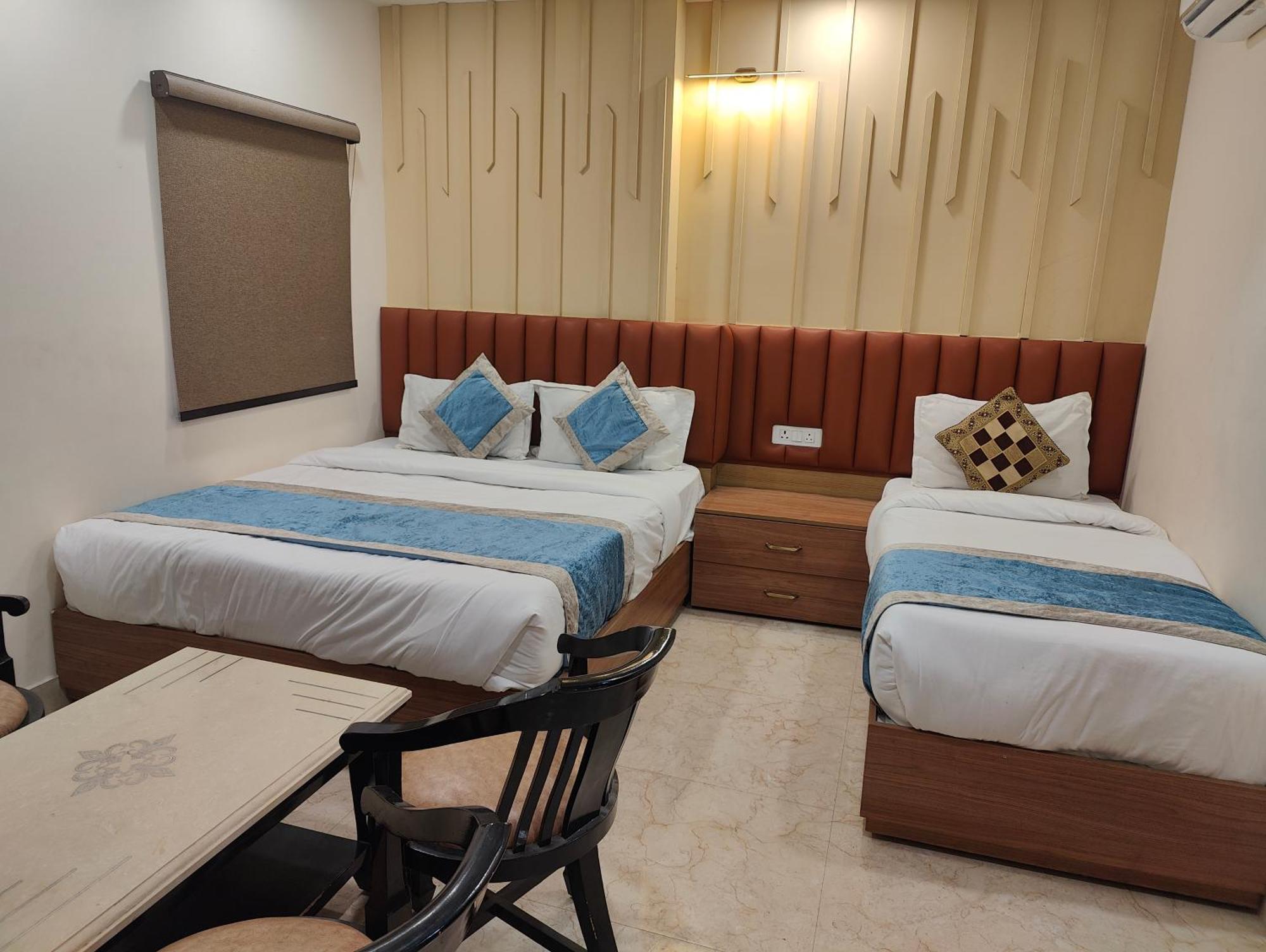 Hotel Nova Near Delhi Airport 4*