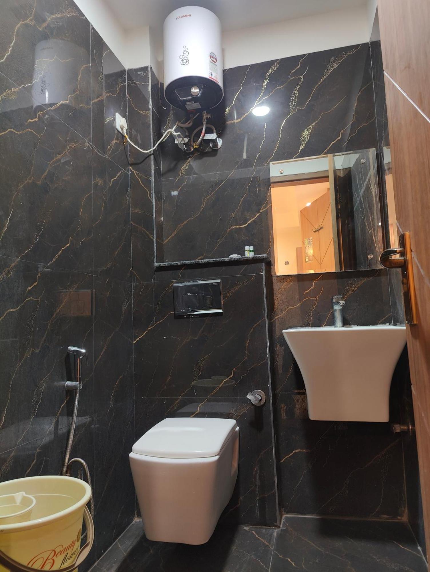 Hotel Nova Near Delhi Airport 4*