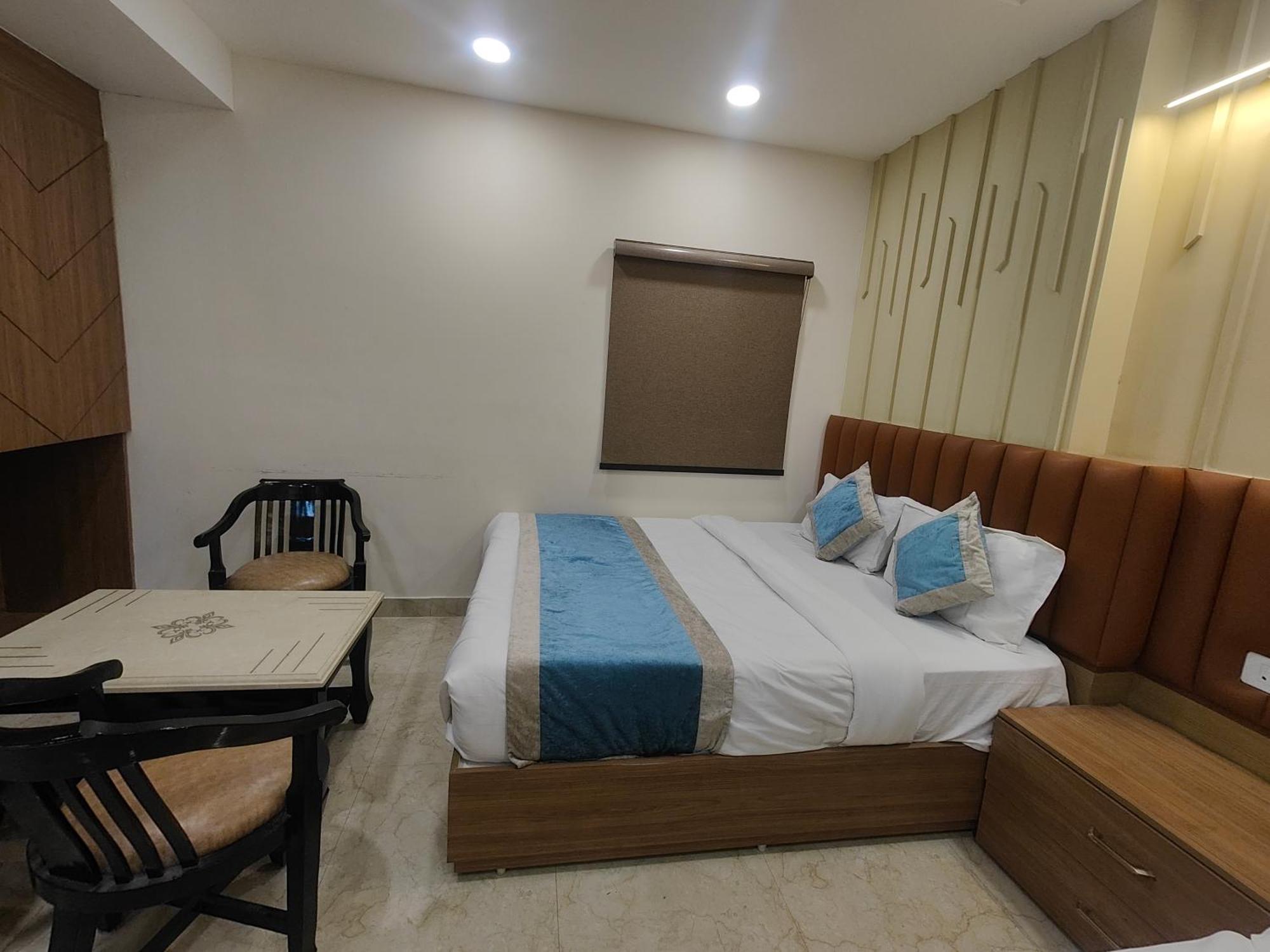 Nova Near Delhi Airport 4*