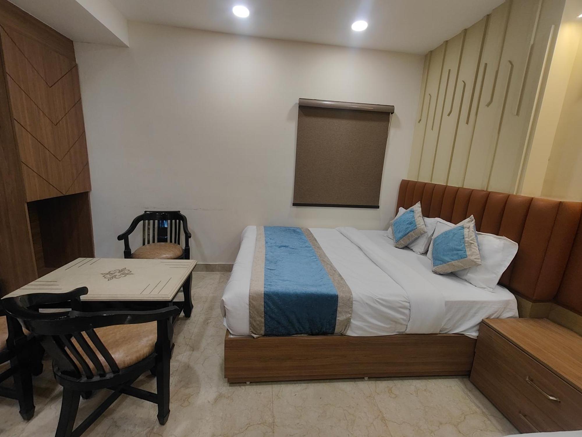 Hotel Nova Near Delhi Airport 4*
