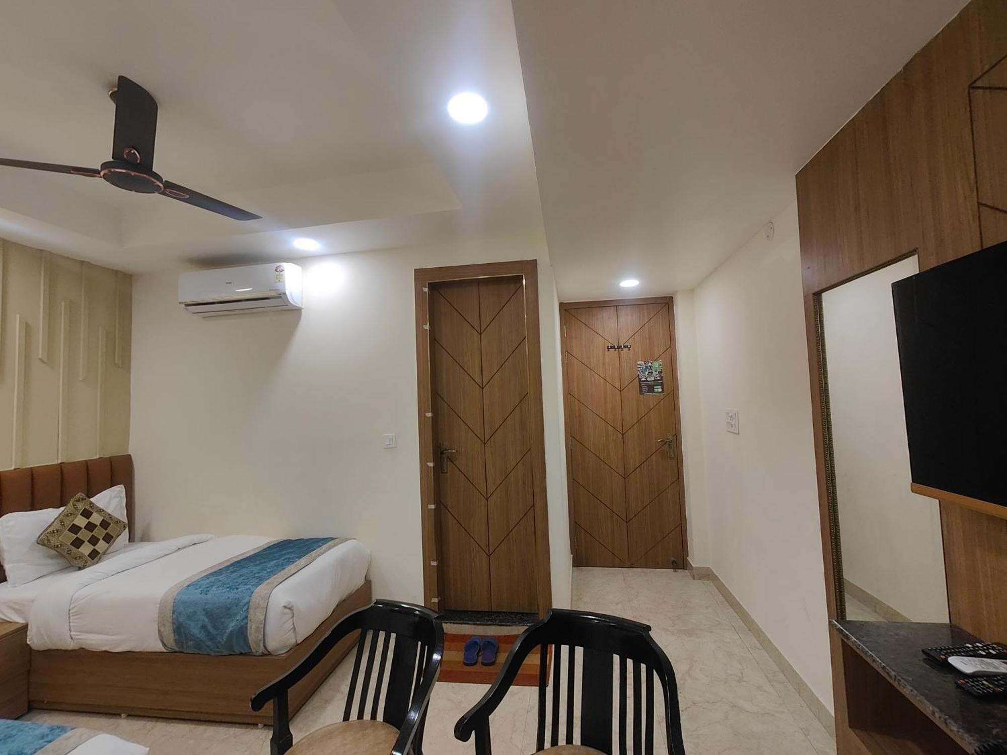 Nova Near Delhi Airport 4*