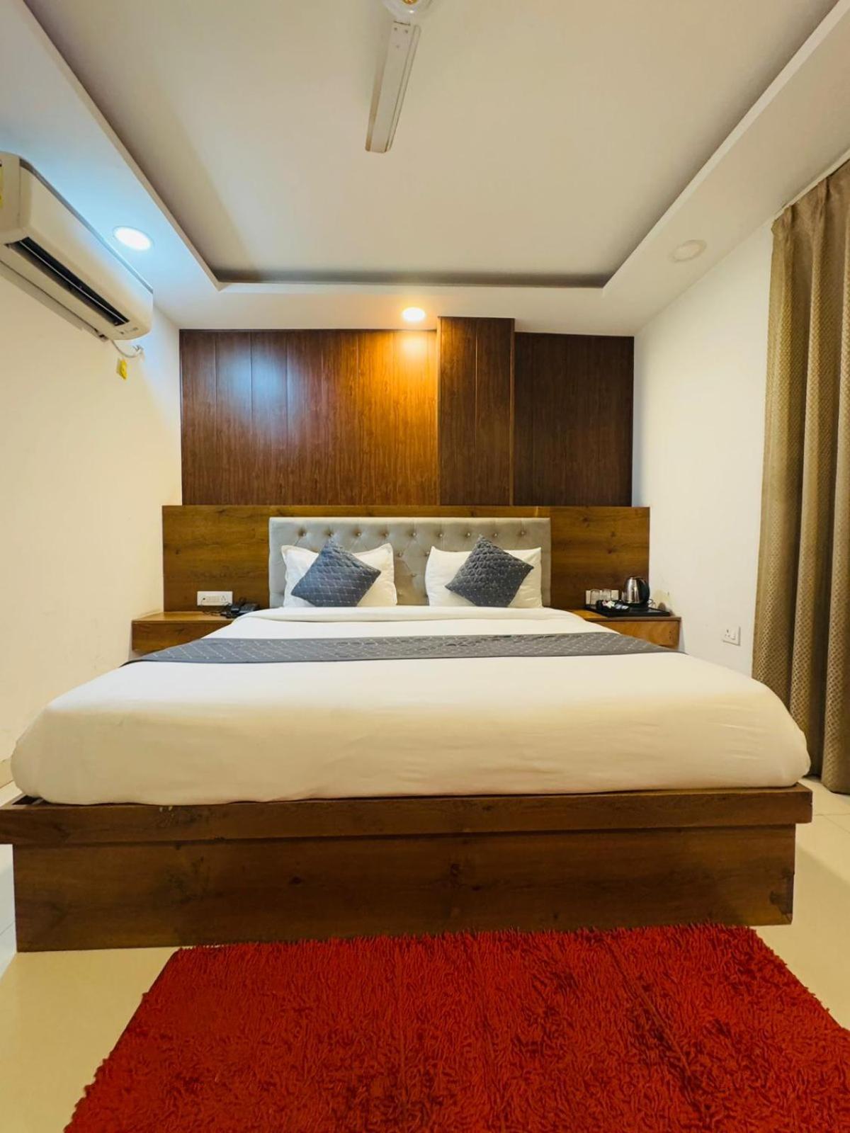 Hotel Ocean Near Delhi Airport