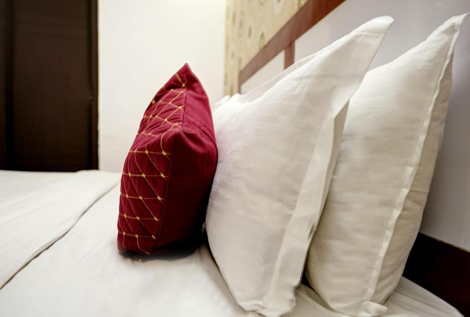 Hotel Airport Vijay Palace Near Aerocity Delhi Airport 4*
