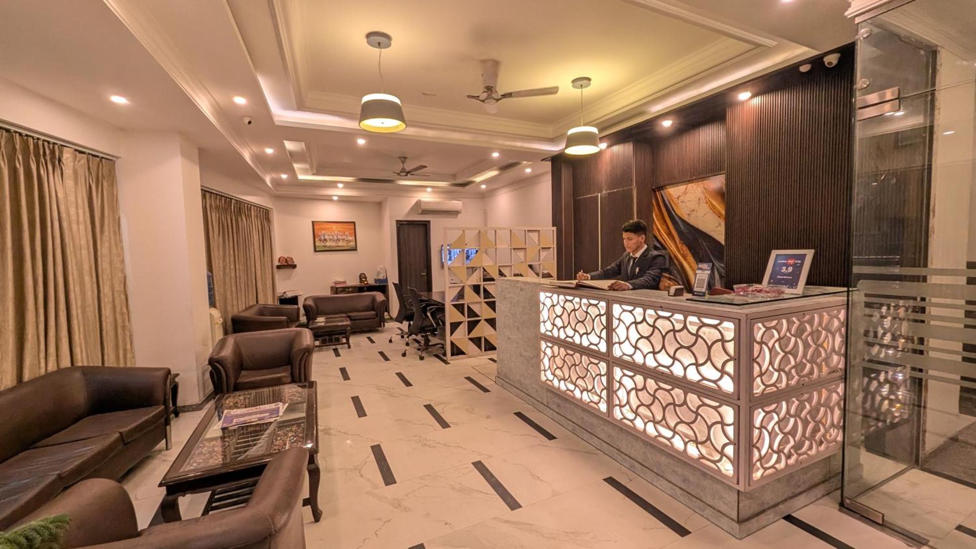 Hotel The Almora By Rs Global Near By Delhi International Airport With - Free Airport Drop Nova Deli