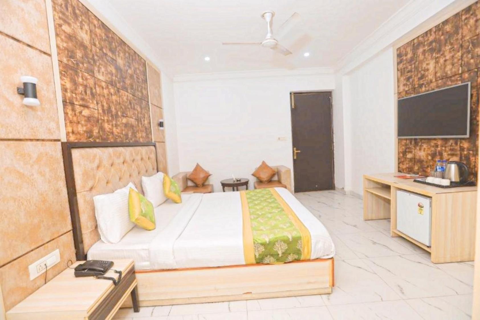 Hotel Hotel The Almora By Rs Global Near By Delhi International Airport With - Free Airport Drop Nova Deli