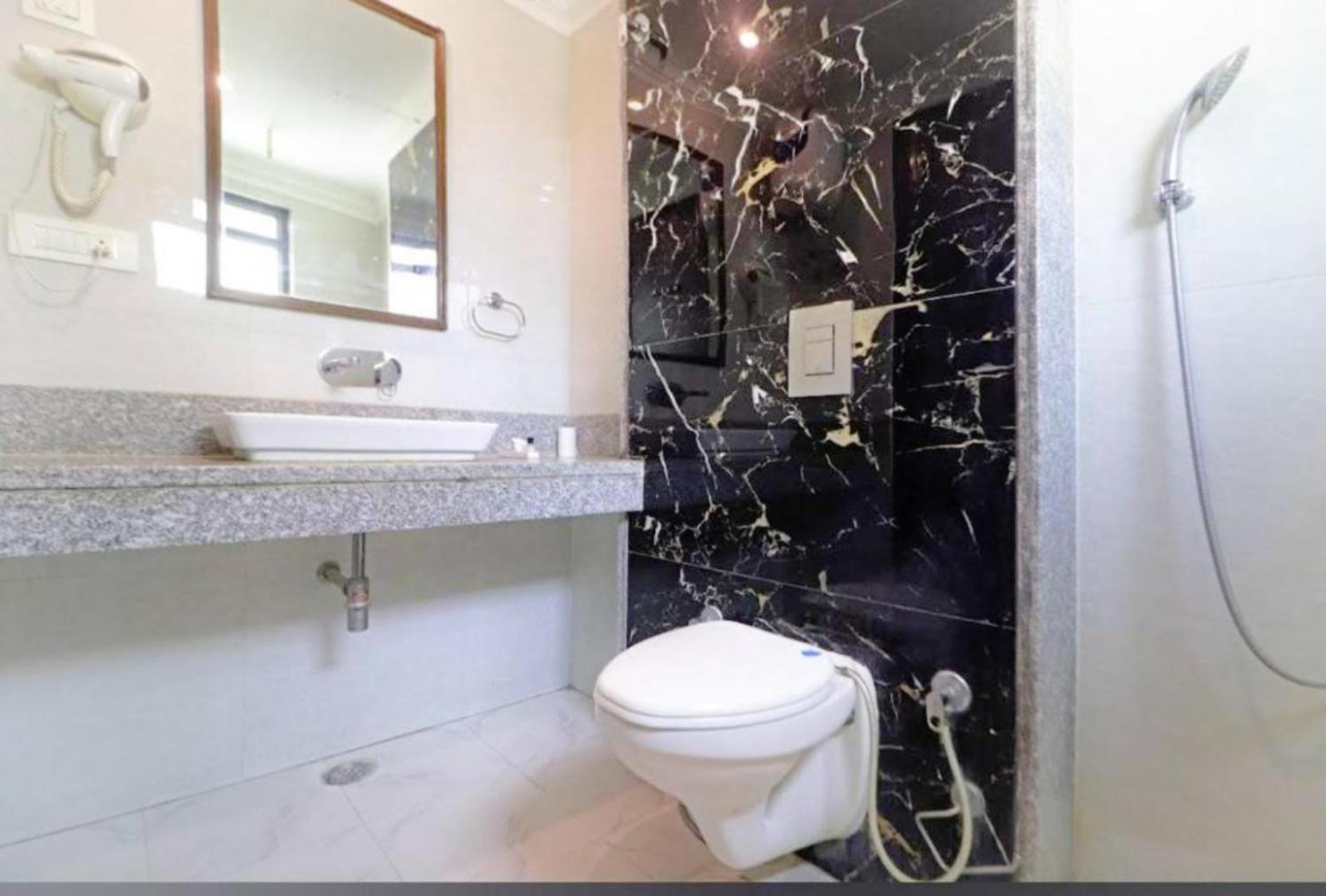 Hotel Hotel The Almora By Rs Global Near By Delhi International Airport With - Free Airport Drop Nova Deli