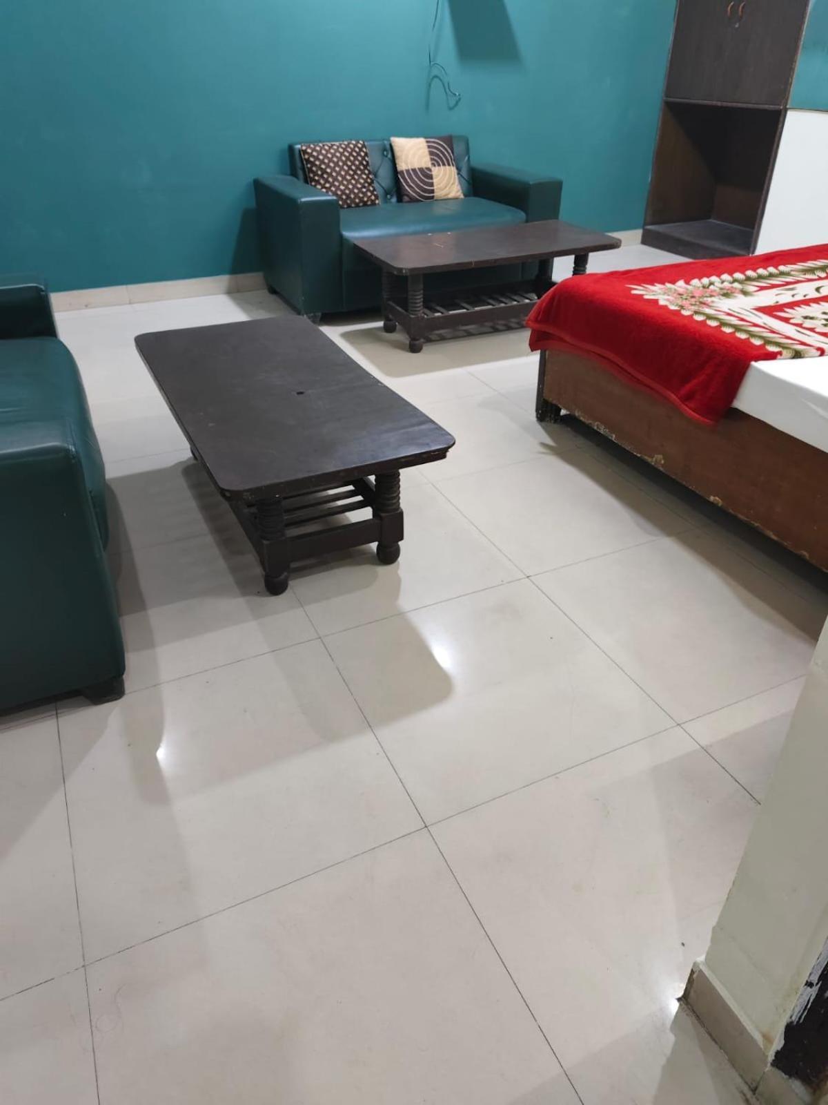 Hotel J Joy - Karol Bagh 3*