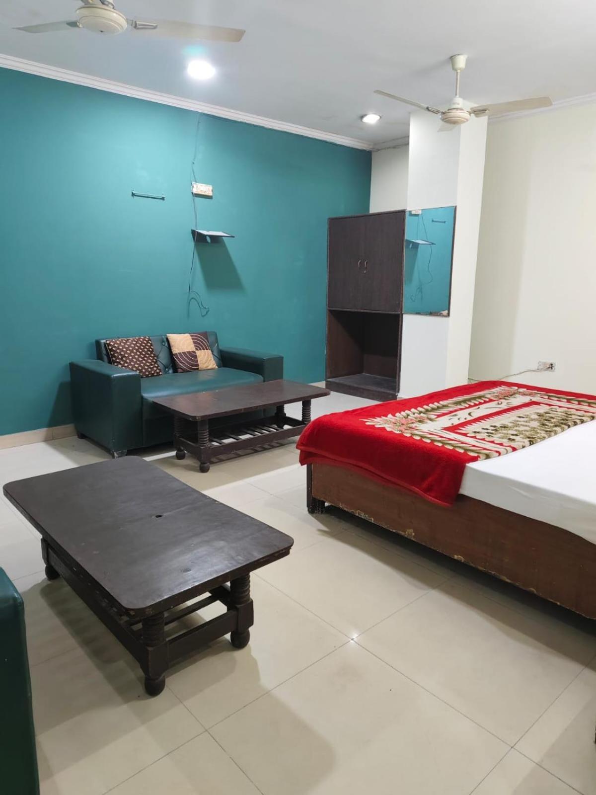 J Joy - Karol Bagh 3* Delhi (National Capital Territory of India)