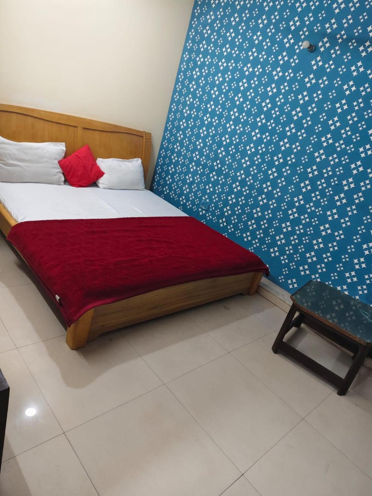 Hotel J Joy - Karol Bagh