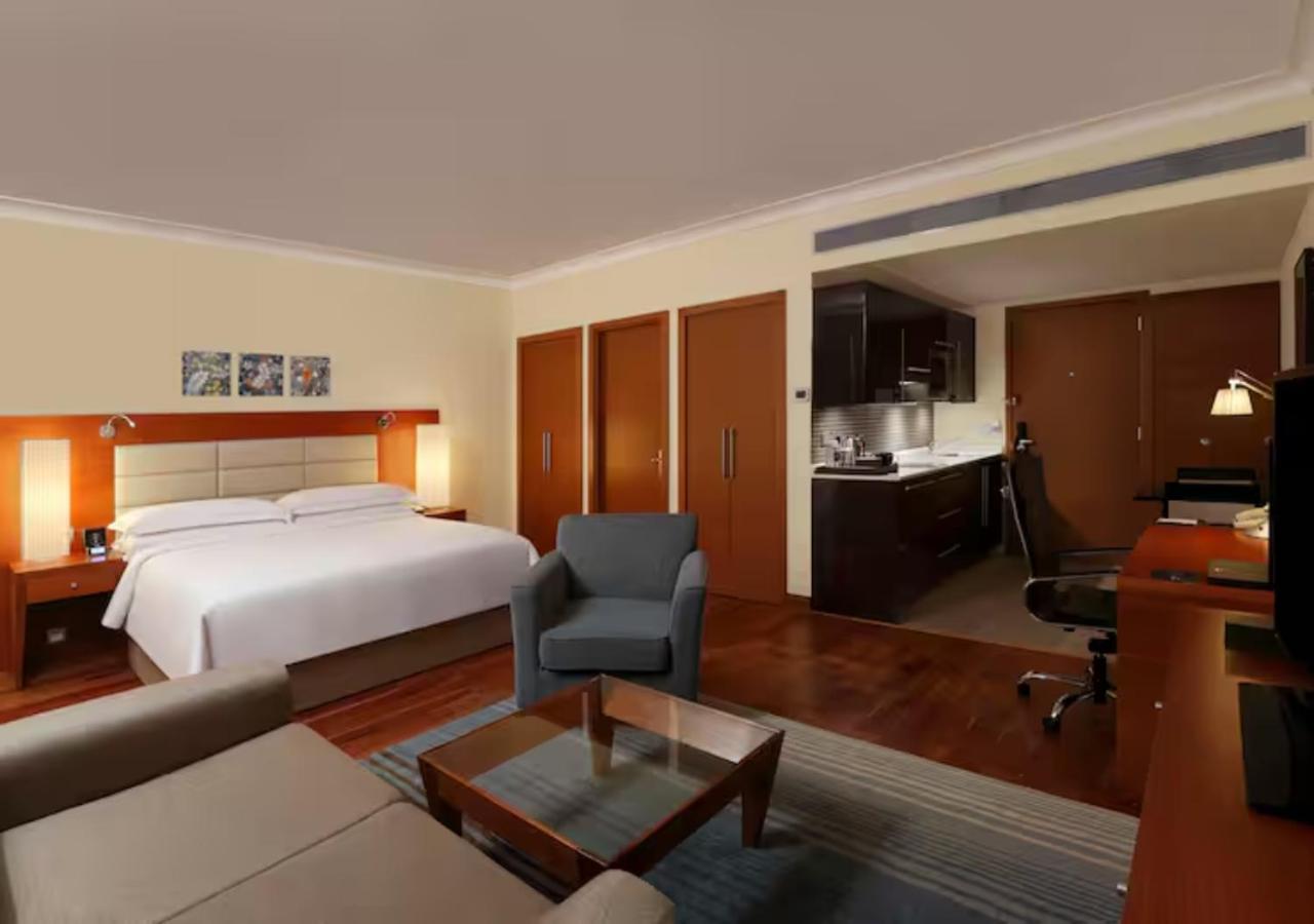 Hotel Belwoood Near Delhi Airport Nova Deli