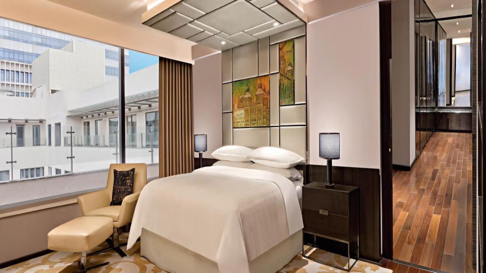 Hotel Belwoood Near Delhi Airport