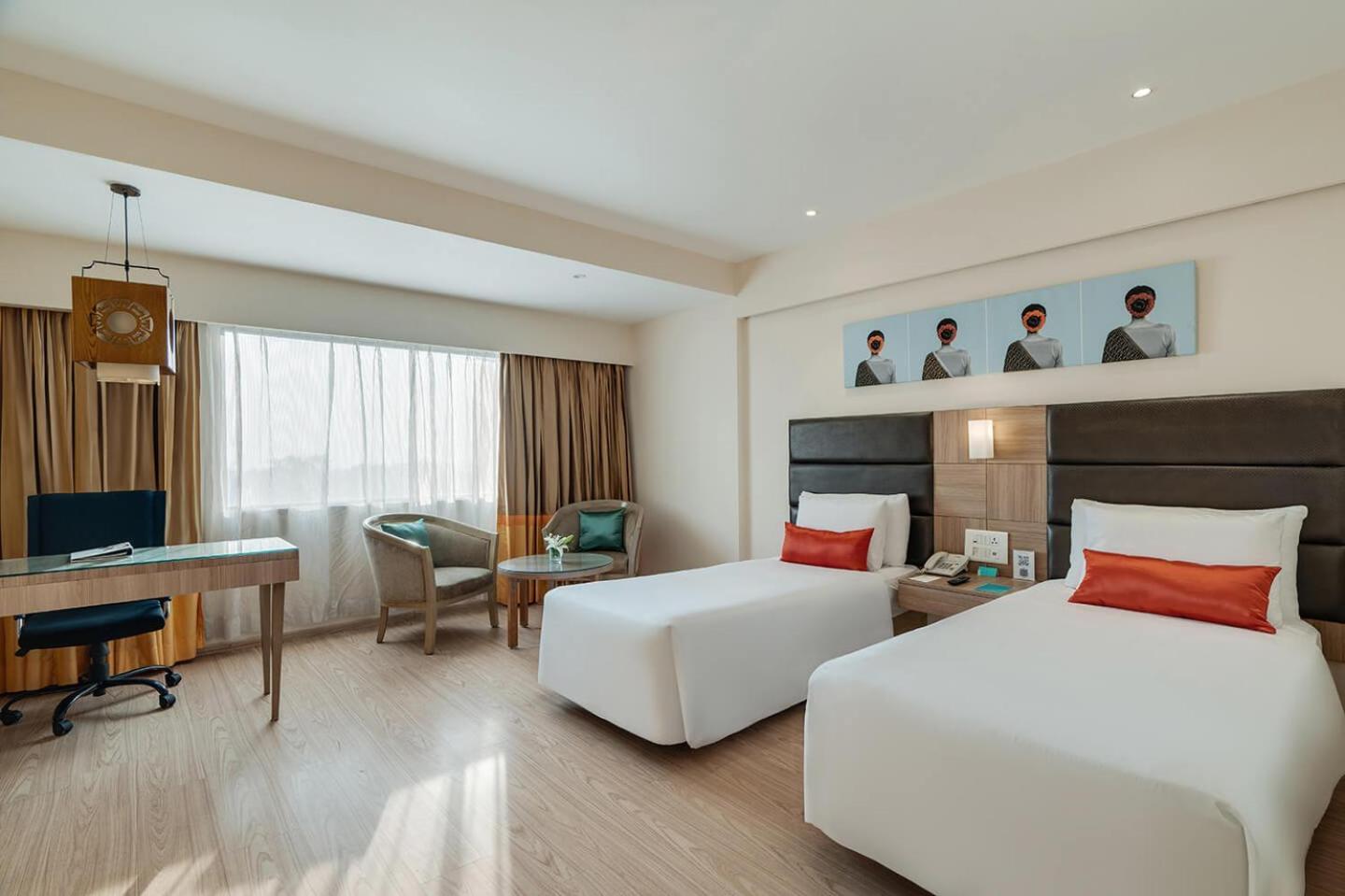 Hotel Pacific Near Delhi Airport 4*