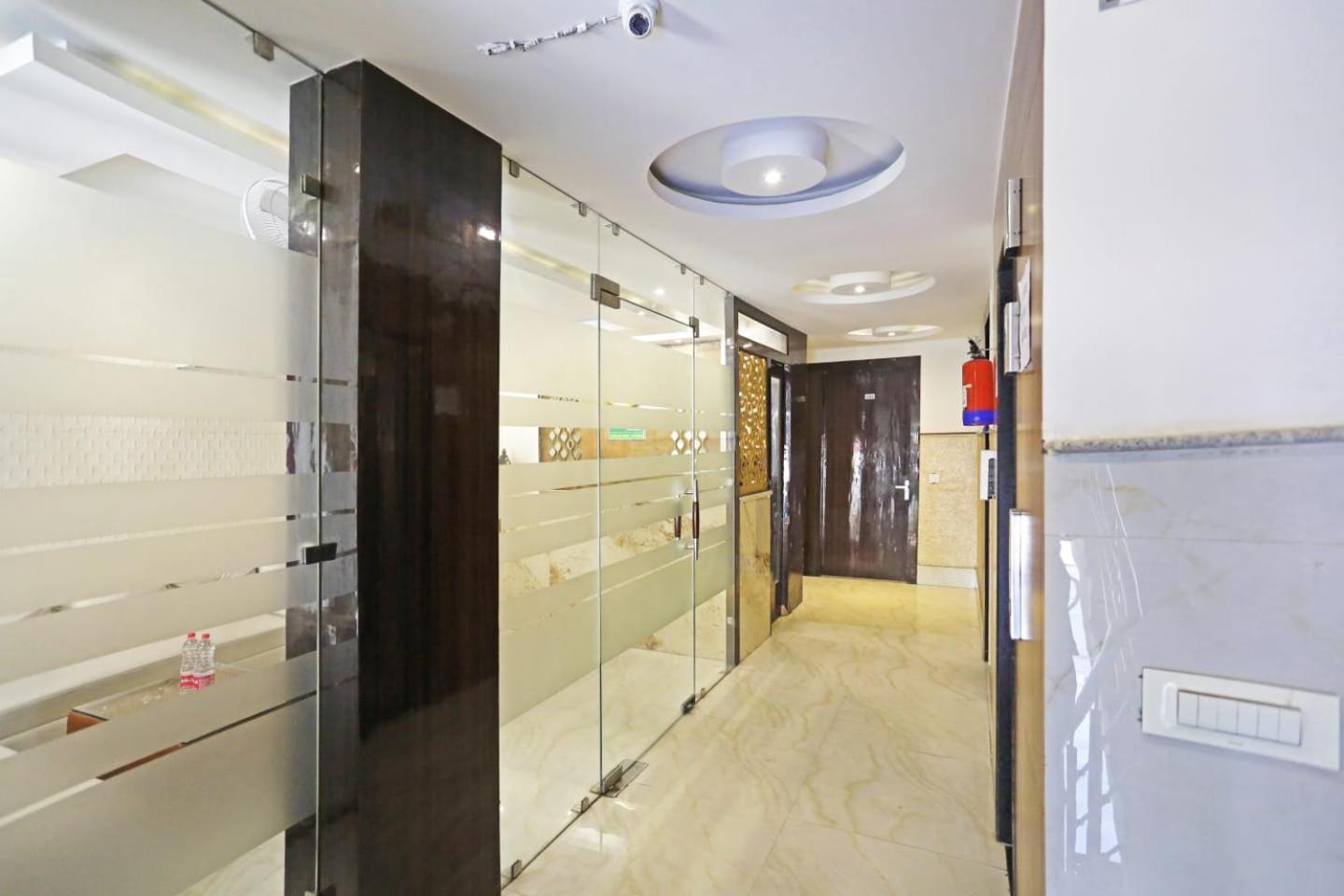 Grand Iconic Near Igi Airport 4*