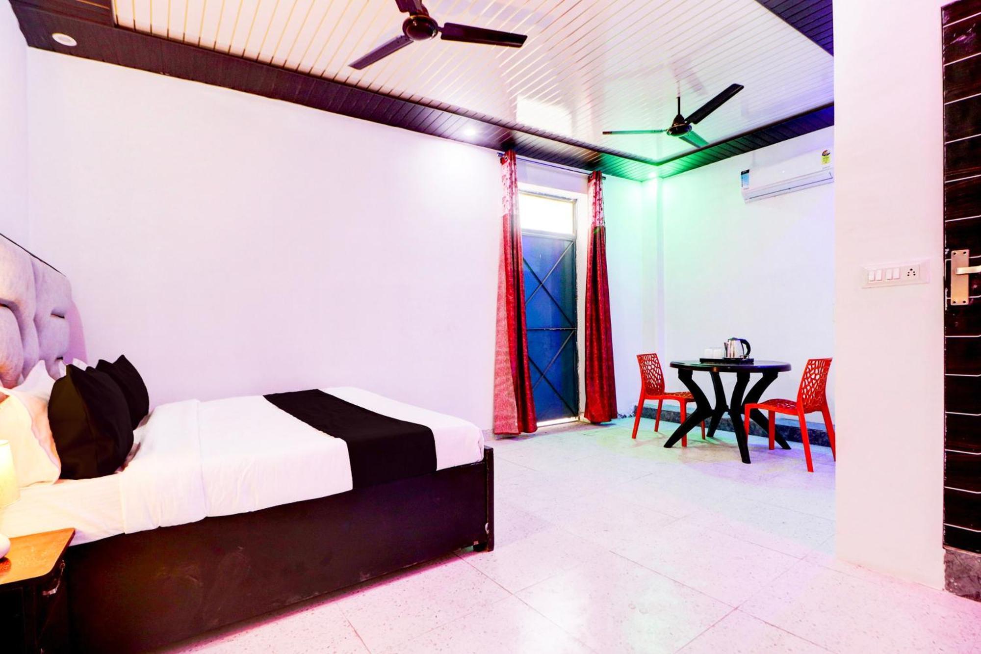 O Moon Light 3* Delhi (National Capital Territory of India)