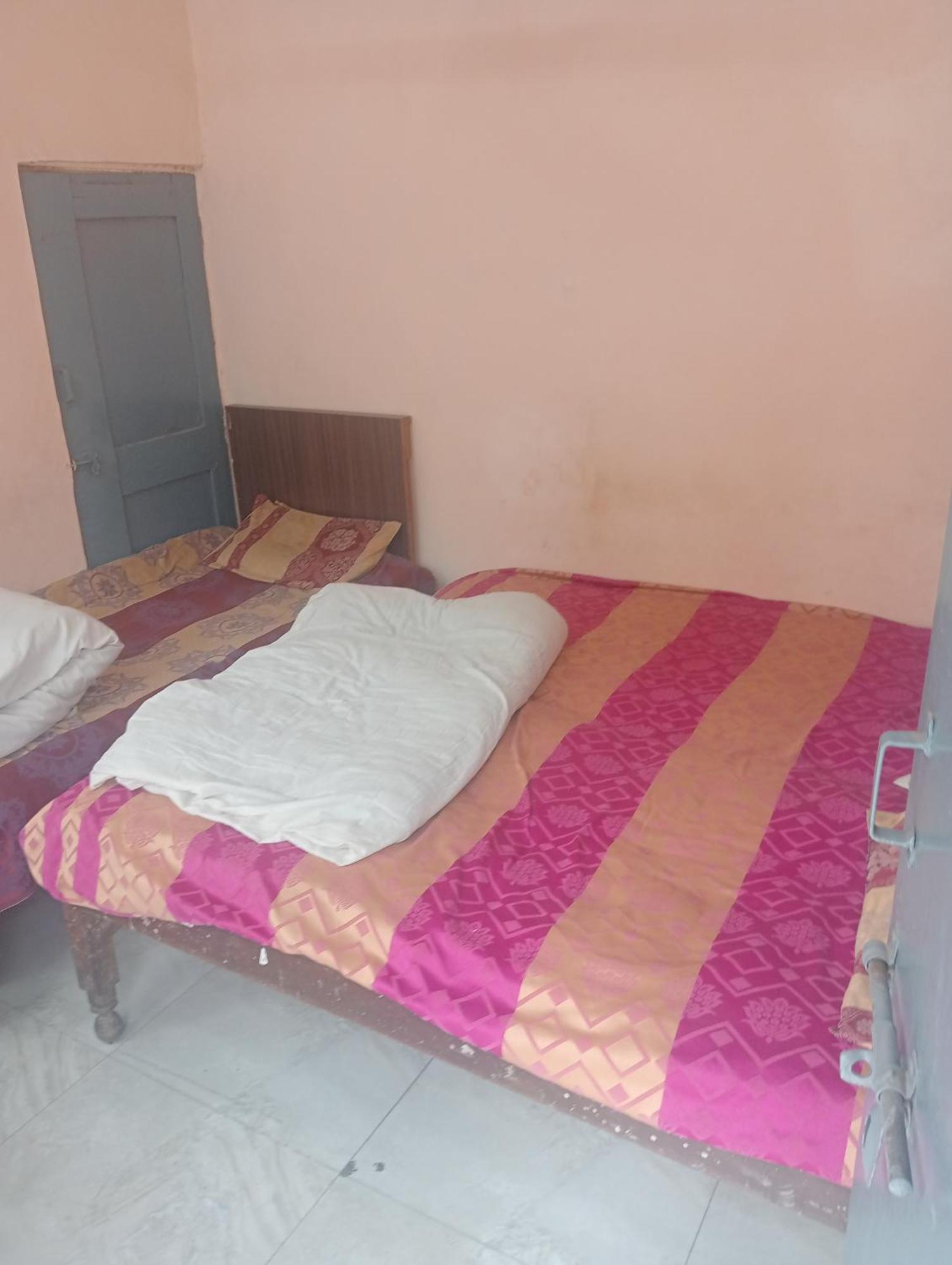 Guest house Ever Travel & Pg New Delhi
