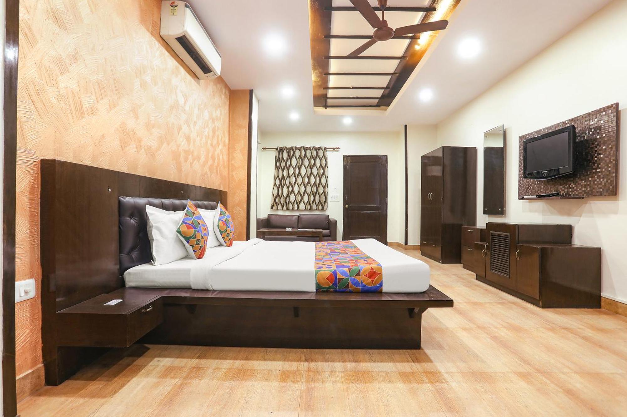 Fabexpress Rajdeep Palace Hotel 3*