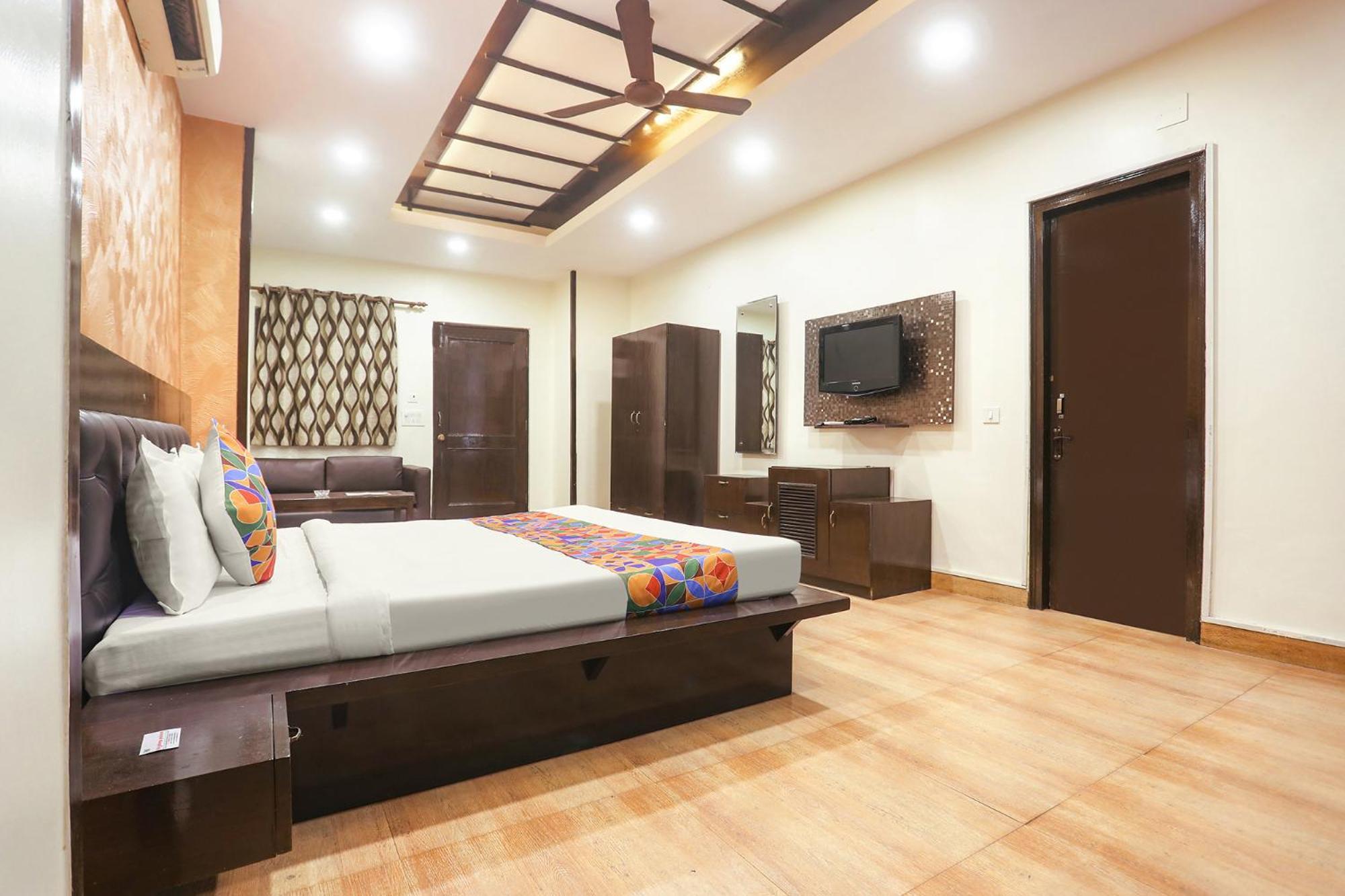 Fabexpress Rajdeep Palace Hotel 3*