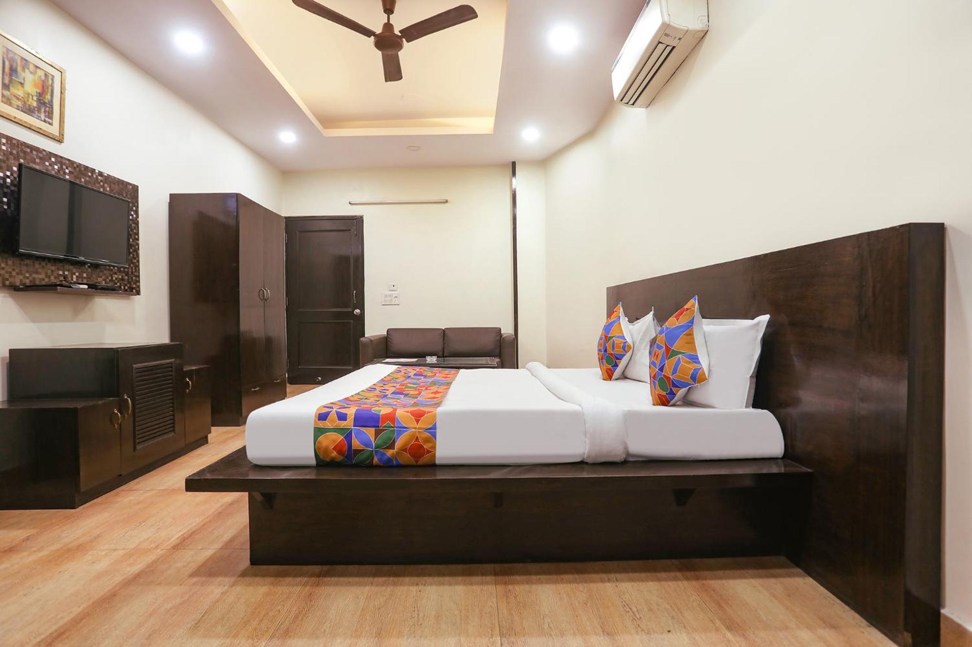 Fabexpress Rajdeep Palace 3*